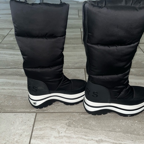 Michael Kors Black Winter Boots - Picture 1 of 8